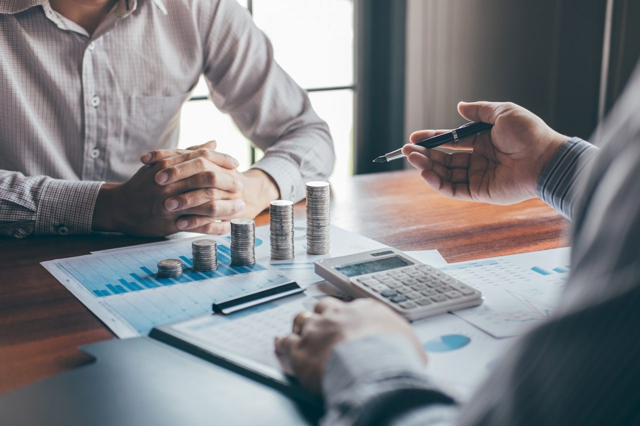 Team-Meeting zur Finanzplanung – Dienstleistungen der FITACON GmbH